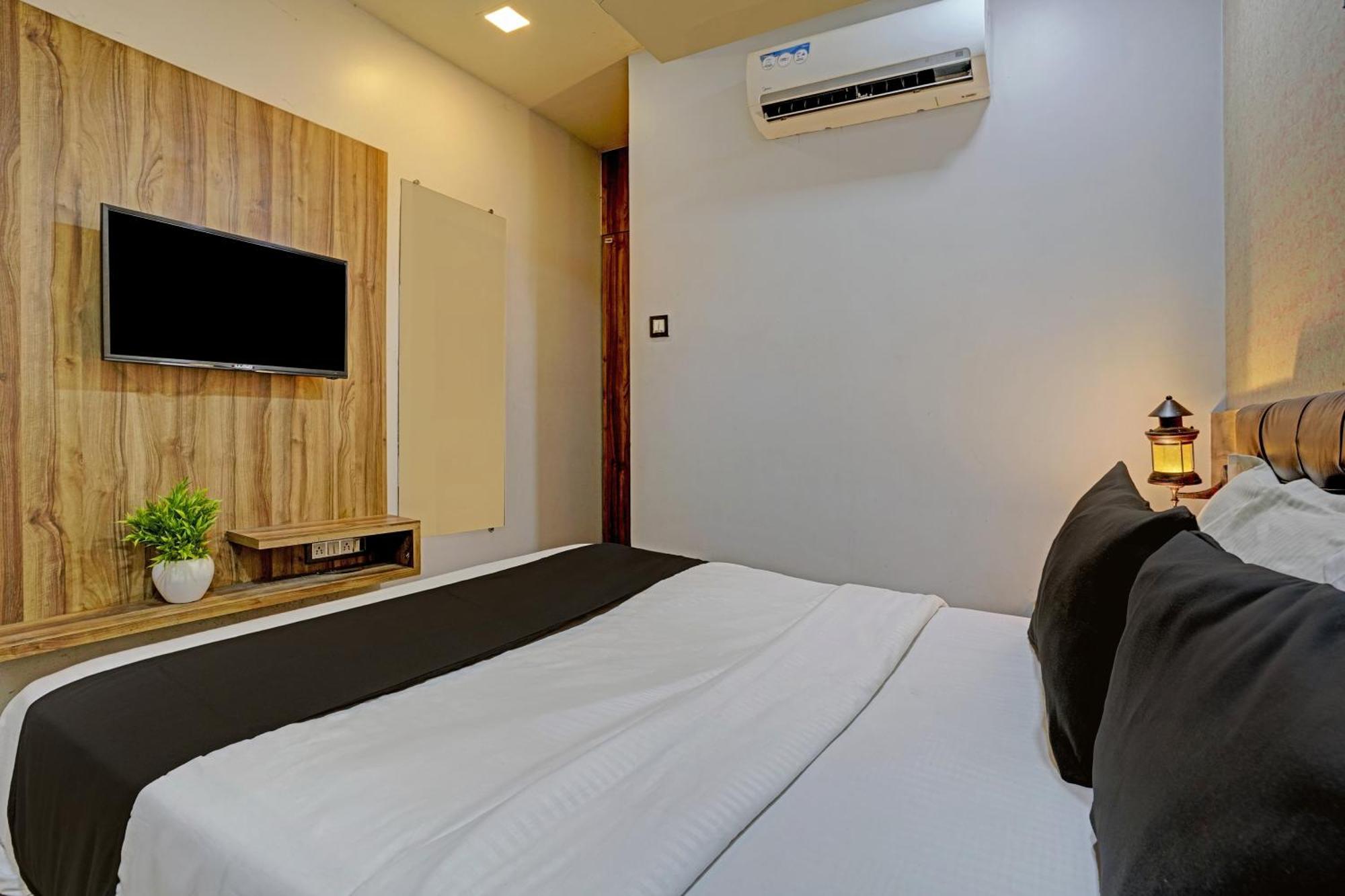 Hotel O Blue Inn Residence Near R City Mall Bombay Eksteriør billede