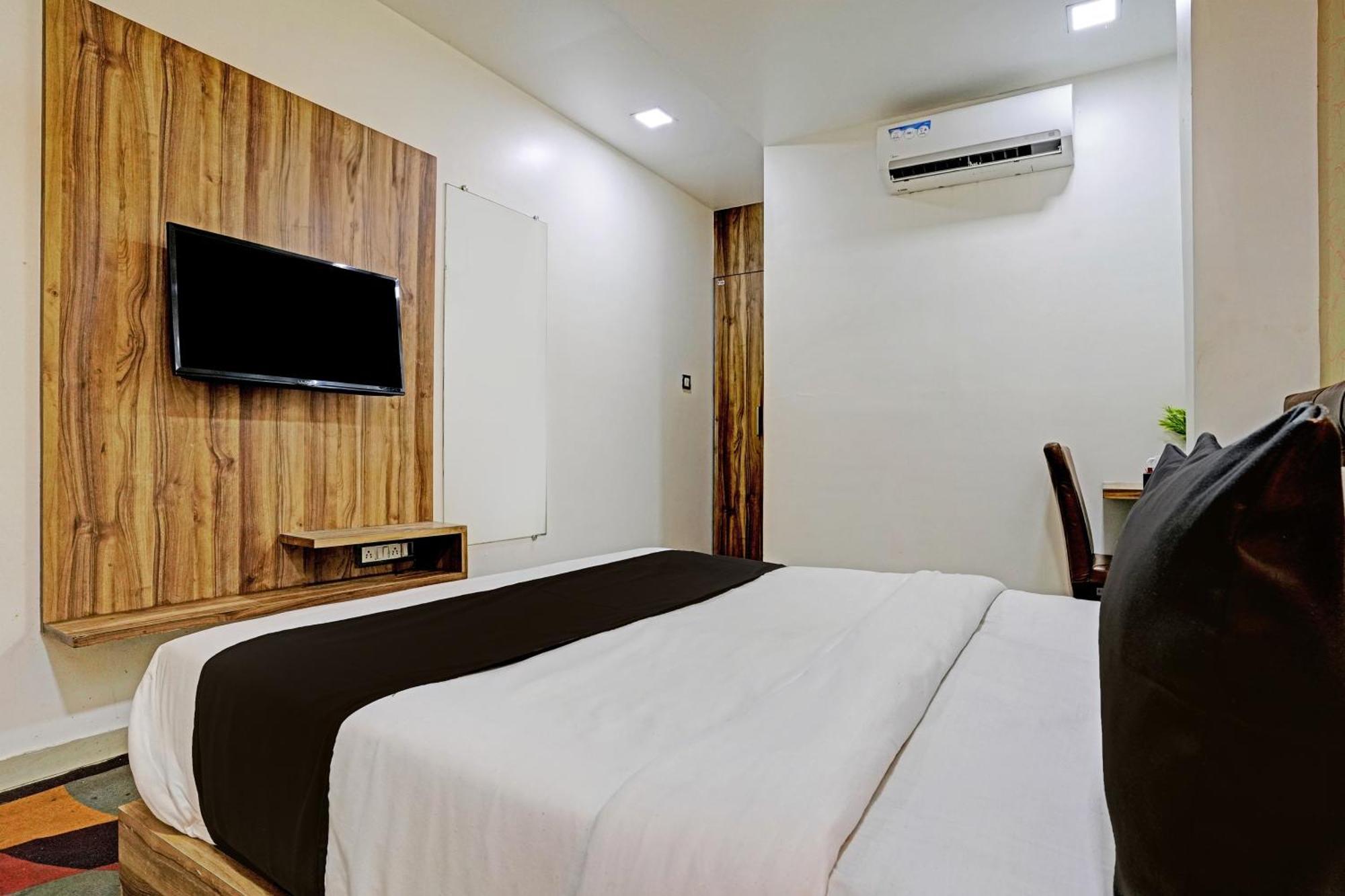 Hotel O Blue Inn Residence Near R City Mall Bombay Eksteriør billede