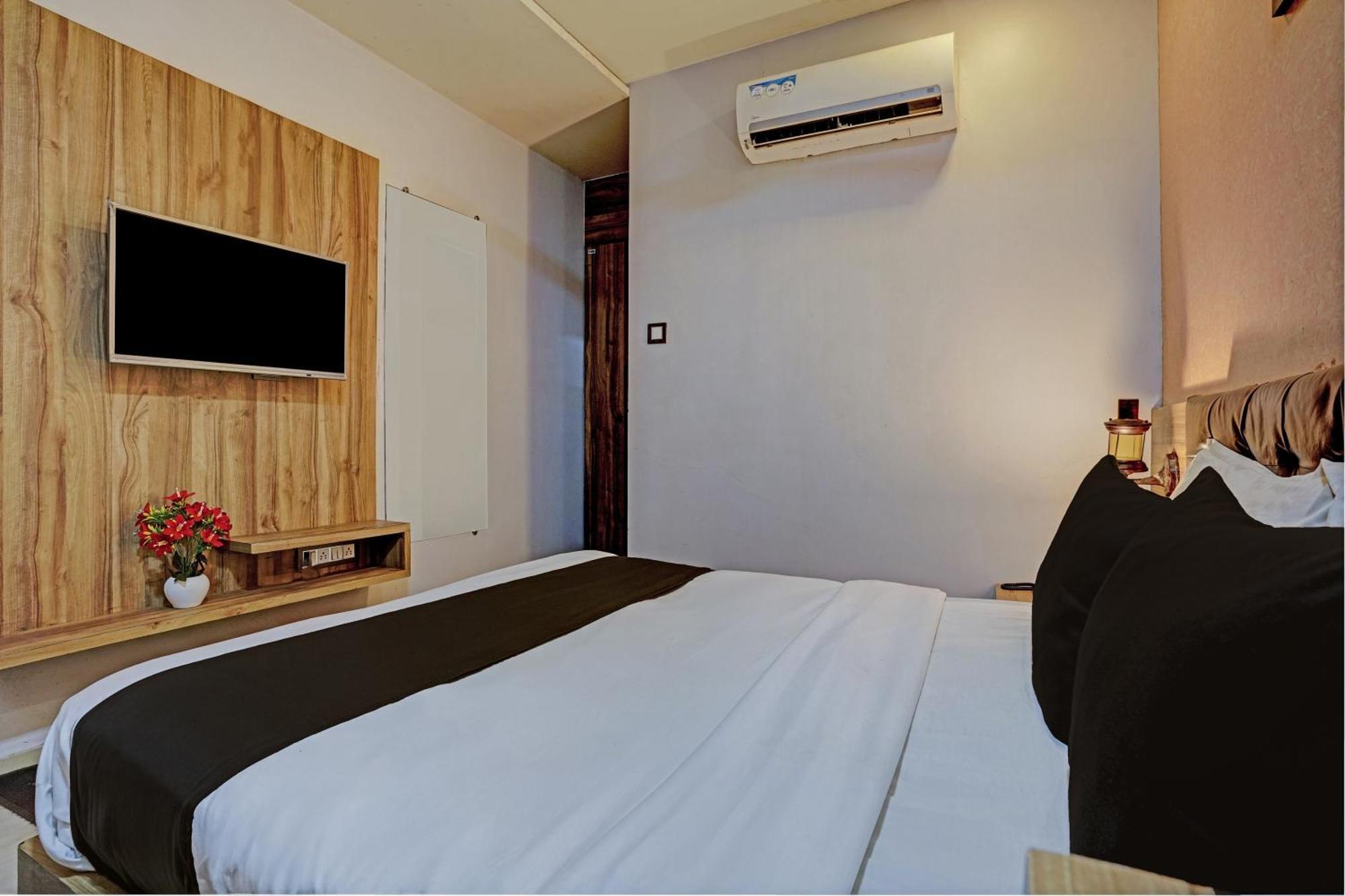 Hotel O Blue Inn Residence Near R City Mall Bombay Eksteriør billede