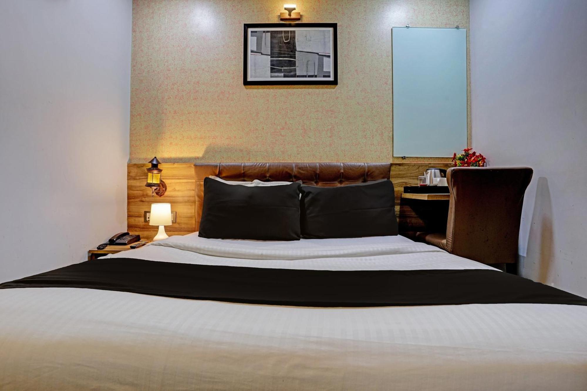 Hotel O Blue Inn Residence Near R City Mall Bombay Eksteriør billede