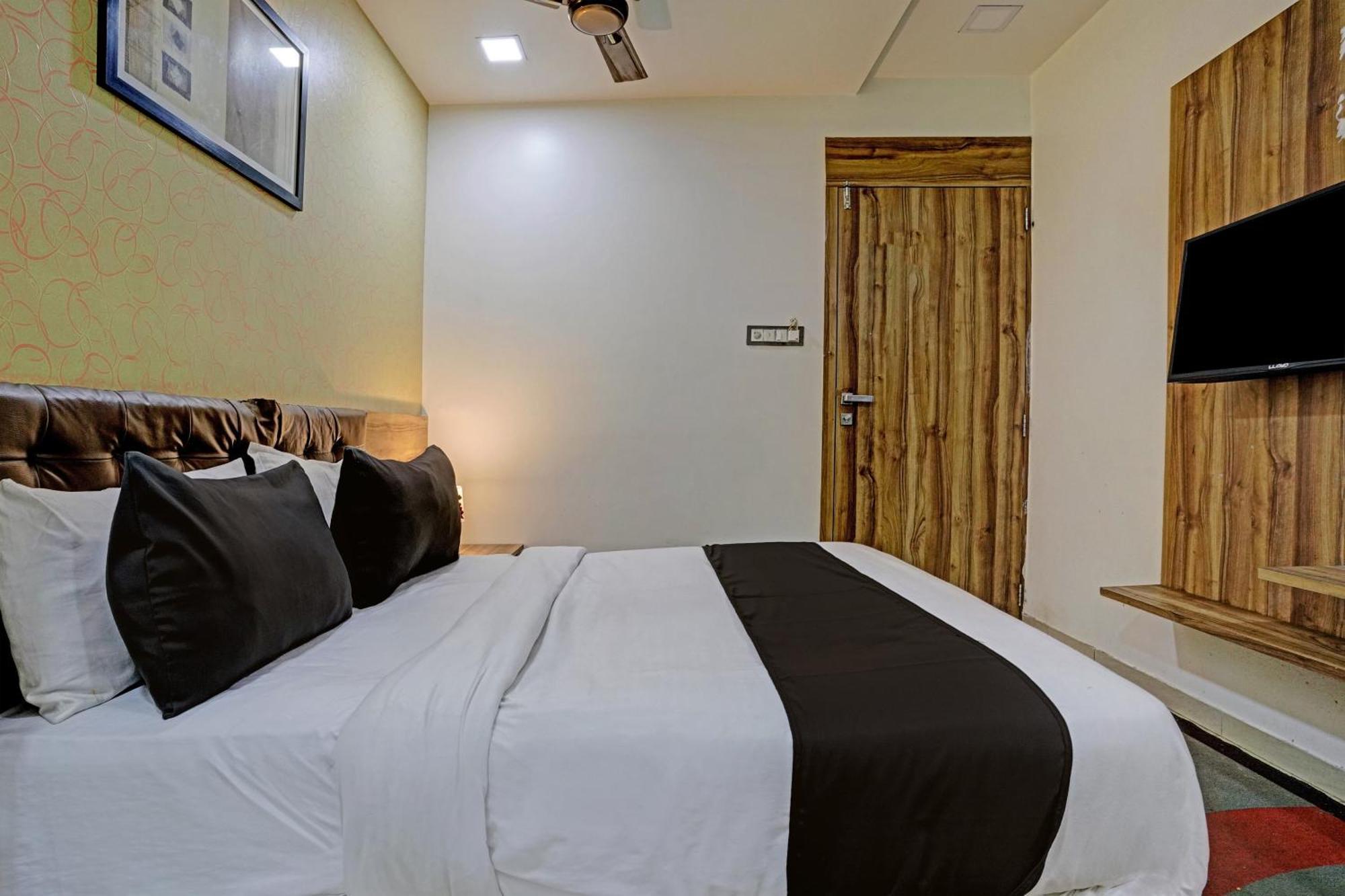 Hotel O Blue Inn Residence Near R City Mall Bombay Eksteriør billede