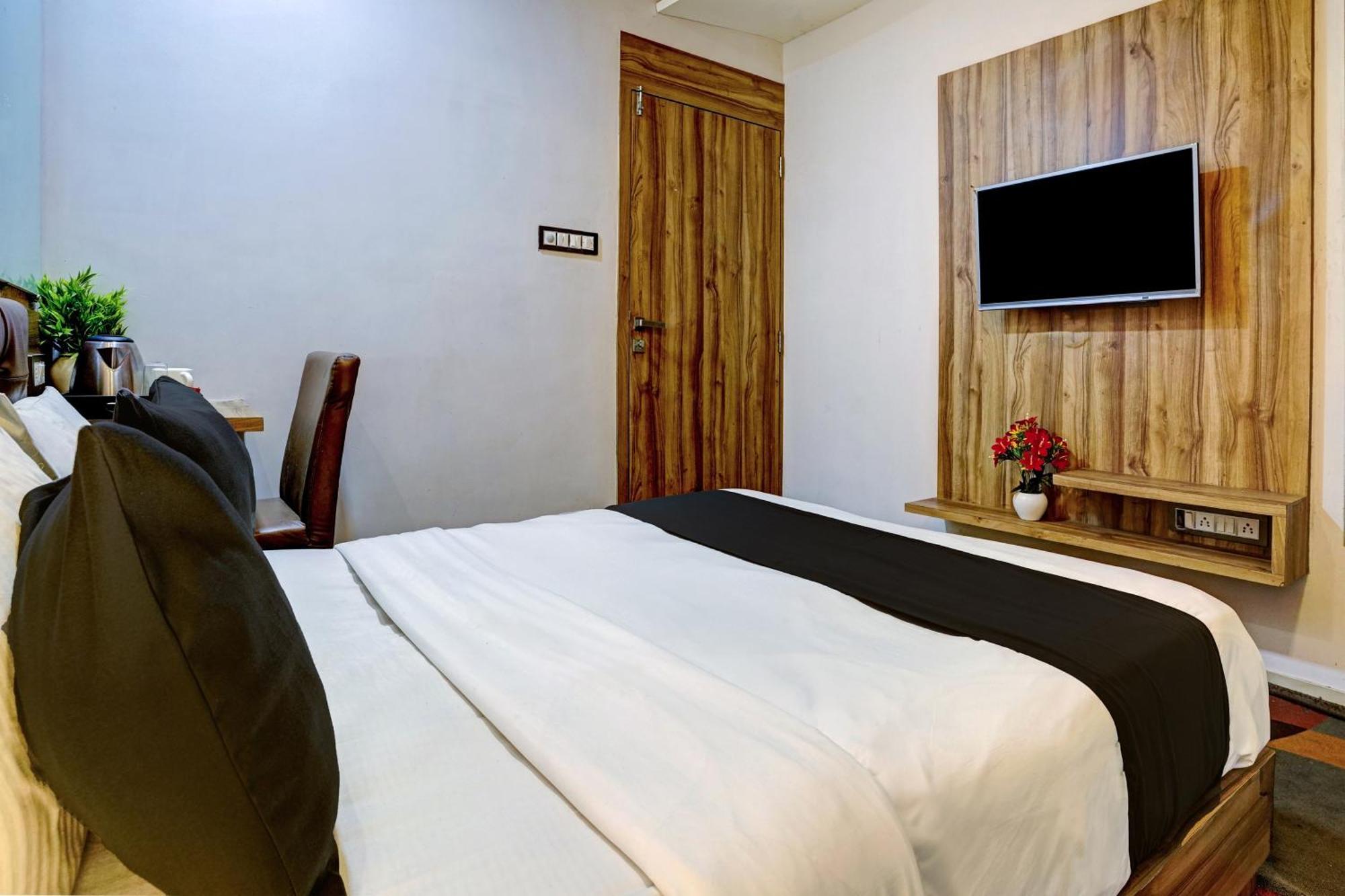 Hotel O Blue Inn Residence Near R City Mall Bombay Eksteriør billede