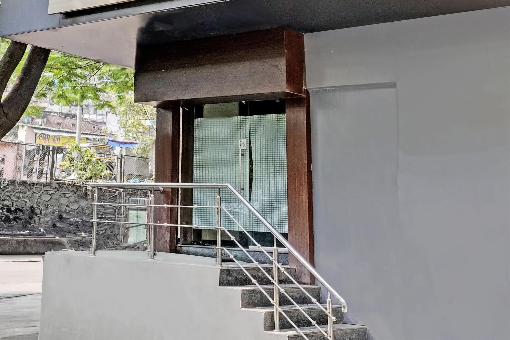 Hotel O Blue Inn Residence Near R City Mall Bombay Eksteriør billede