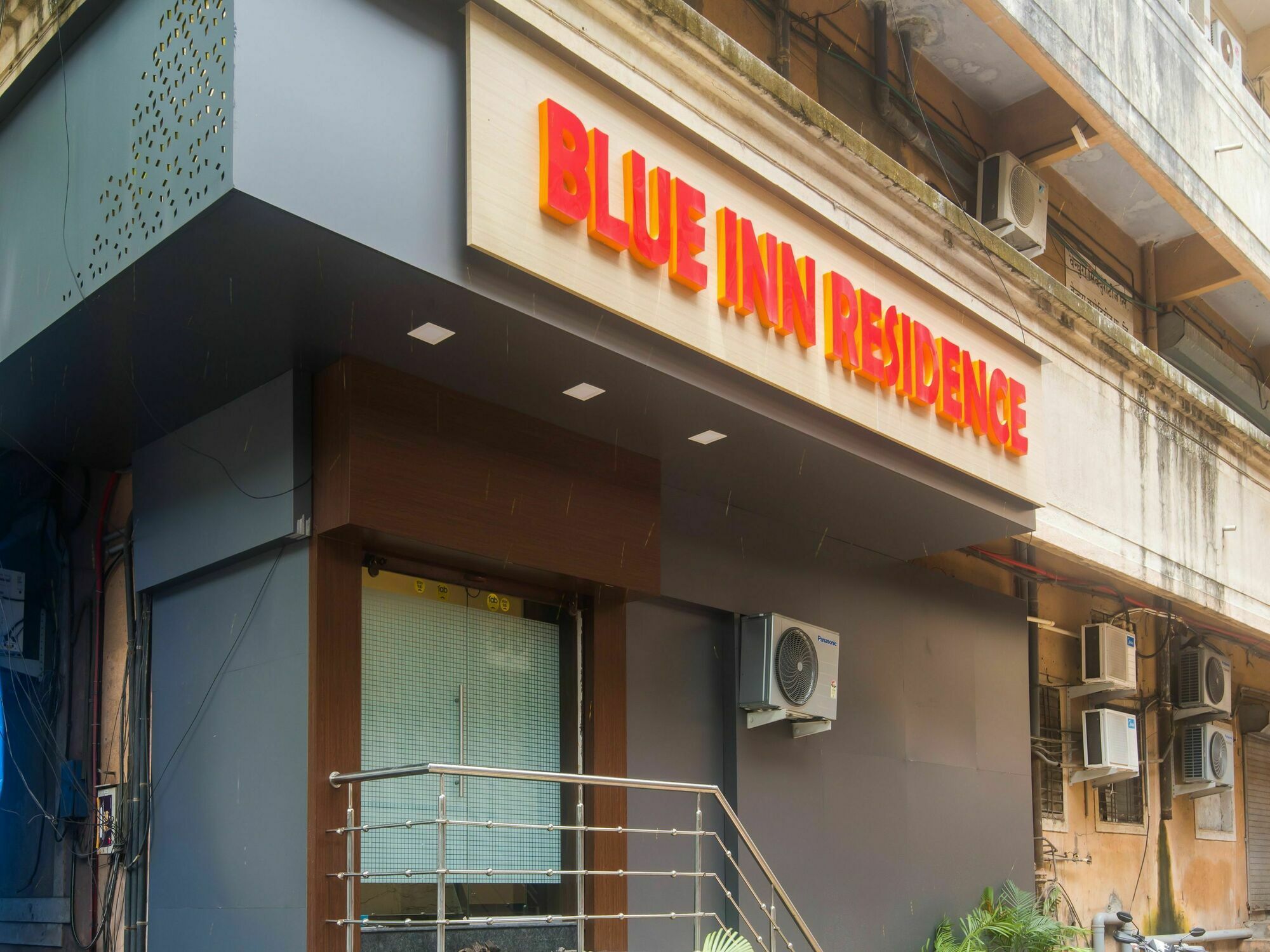 Hotel O Blue Inn Residence Near R City Mall Bombay Eksteriør billede